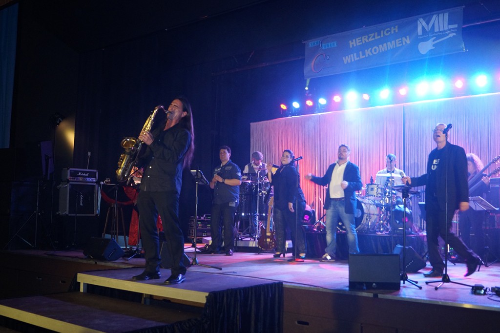 Gastmusiker Alex Kiesow begeisterte das Publikum mit seinen Saxophon-Einsätzen im Rahmen der MIL-Party 2015. Foto: Sigrid Samson