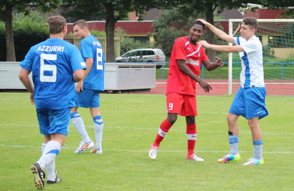 Sport und Fußball, das ist die einfachste Art und Weise zu integrieren”. Dies zeigt sich auch in den Lampertheimer Vereinen, so wie hier beim 33. Hans-Pfeiffer-Turnier im Jahr 2014. Archivfoto: Hannelore Nowacki