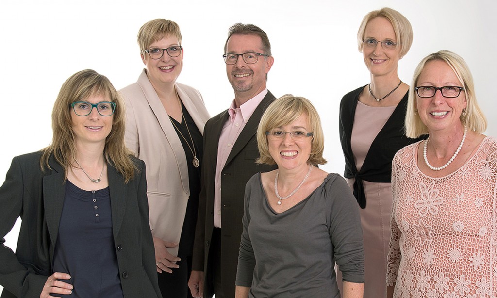 Das Blickpunkt Radtke-Team Julia Diehl, Alexandra Pasch, Axel Buchner, Lilli Schuster, Anja Wolter und Rita Himmelmann (v.l.) hält für die Kunden das ganze Jahr über spezielle Jubiläumsangebote bereit. Foto: oh