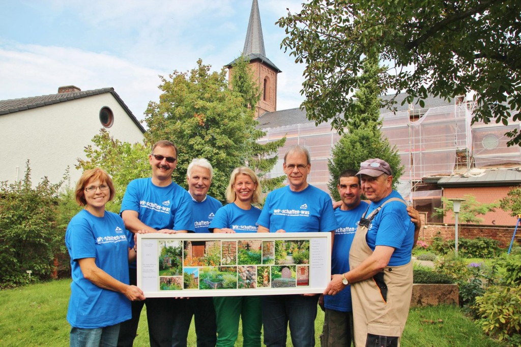 „Wir schaffen was": Am 17. September heißt es wieder gemeinsam ehrenamtlich anpacken – so wie 2014 im Pfarrgarten in Wattenheim, wo dank der freiwilligen Helferinnen und Helfer ein grünes Paradies entstanden ist. Archivfoto: Hannelore Nowacki