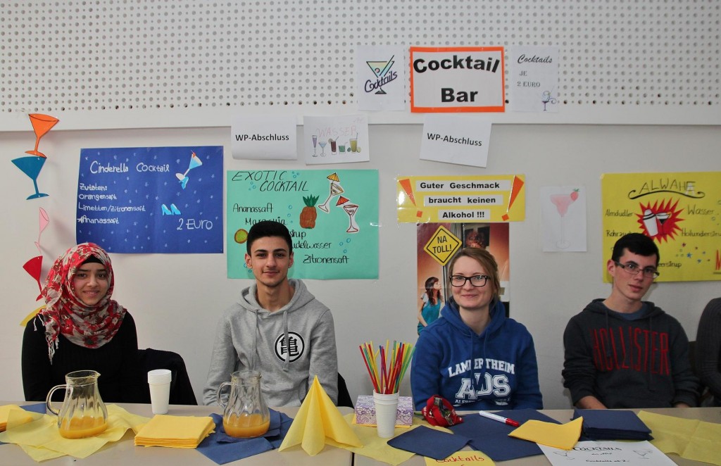 An dieser Cocktailbar gab es jede Menge gute Laune und leckere Getränke ohne Alkohol. Foto: Hannelore Nowacki