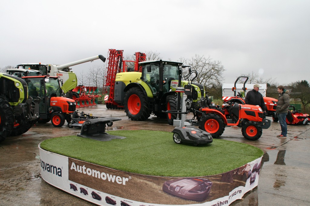 Zum Tag der offenen Tür präsentierte Dolde Land-Baumaschinen und Gartentechnik Neuheiten in jeder Größe. Foto: Eva Wiegand