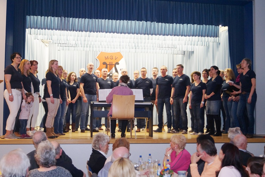 Der Chor Joyful, der in diesem Jahr sein 25. Jubiläum feiert, begeisterte das Publikum mit seinen musikalischen Beiträgen. Foto: Sigrid Samson