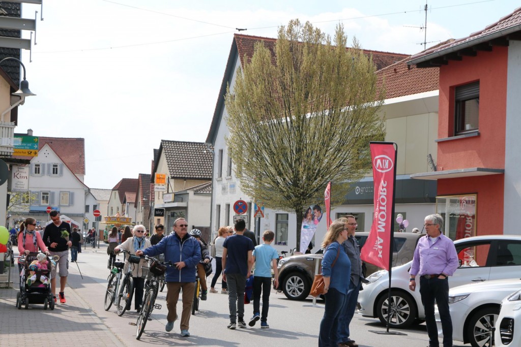 Trubel und Muße lagen am verkaufsoffenen Sonntag ganz nahe beieinander. Ein Vergnügen, das Besucher aus der ganzen Region anzog. Foto: Hannelore Nowacki