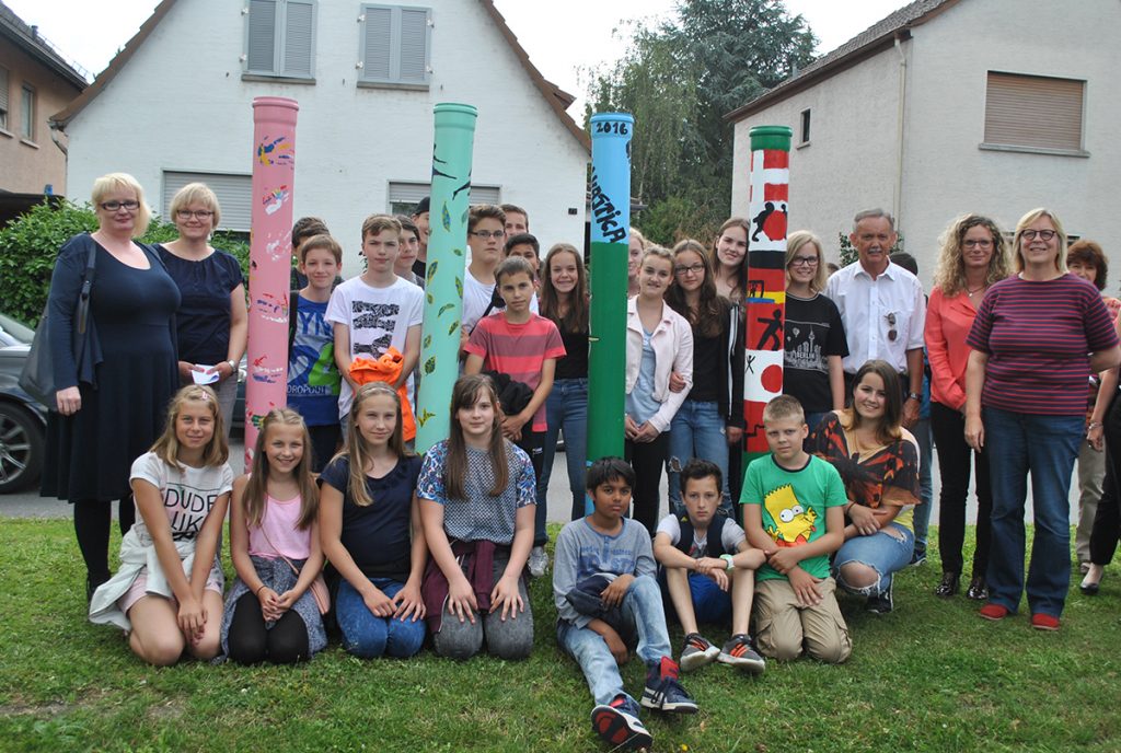 Kunst, die begeistert: Schüler der EKS gestalteten die Kunstinstallation in der Oberschultheiß-Schremser-Straße. Foto: Benjamin Kloos