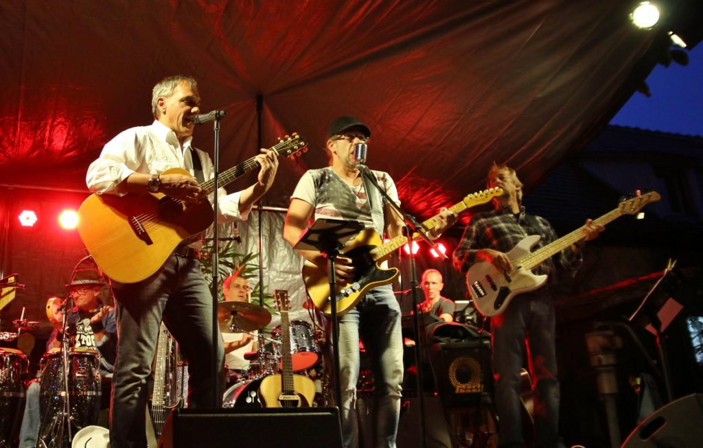 Die MIL-Band wusste ihr Publikum mit der richtigen Musikmischung hervorragend zu unterhalten. Foto: Hannelore Nowacki