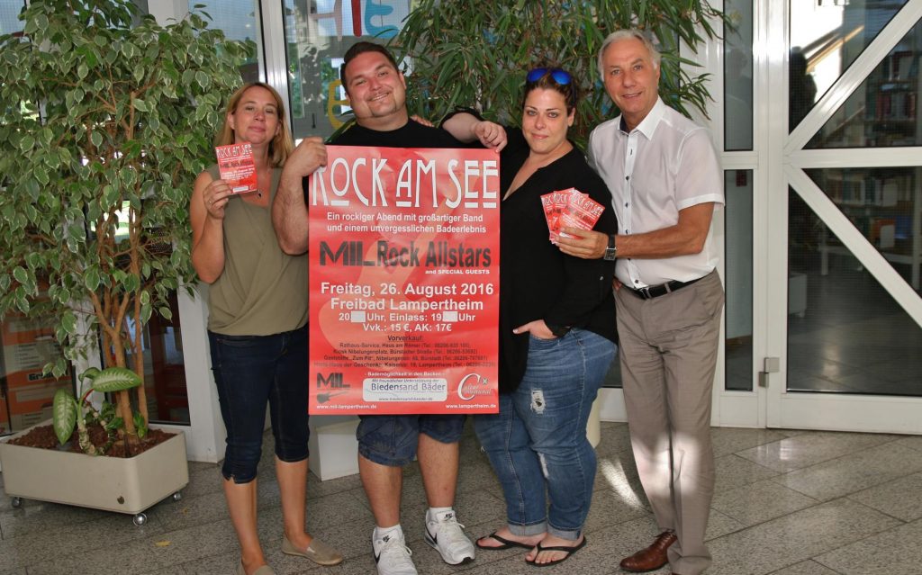 Das Open-Air-Festival „Rock am See“ lädt zum außergewöhnlichen Musikerlebnis ein, vorbereitet und organisiert von den beiden Projektbeauftragten Matthias Klöpsch und Babara Boll (Mitte), die mit Fachbereichsleiter Rolf Hecher und Mitarbeiterin Gabi West eng zusammenarbeiten. Foto: Hannelore Nowacki