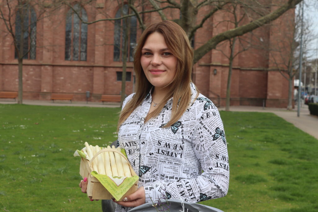 Die designierte 19. Lampertheimer Spargelkönigin: Ayleen Häse. Foto: Benjamin Kloos