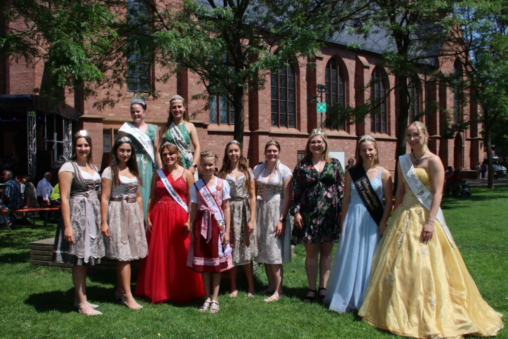 Hohen Besuch gab e auch sm Spargelfestsonntag in Lampertheim. Foto: Hannelore Nowacki